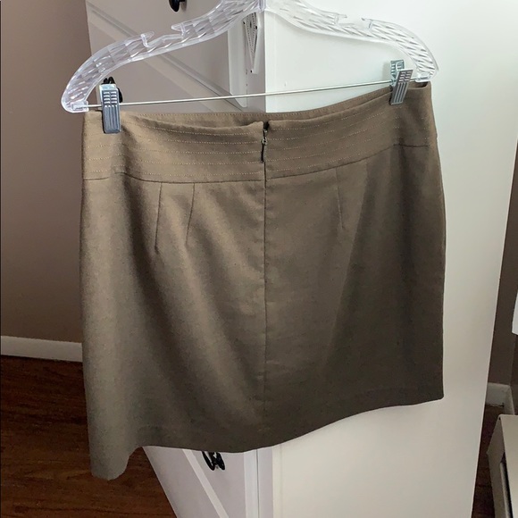 Lined skirt, 18 inches in length. - Picture 3 of 7